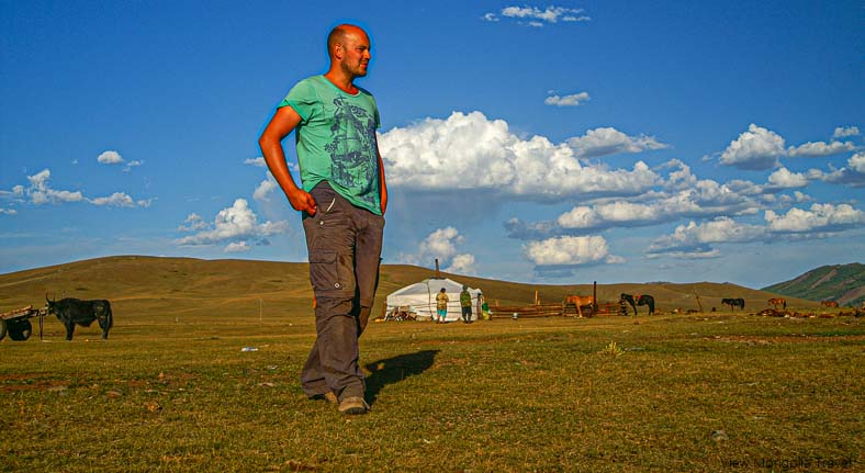 Mongolia nomad famliy stay