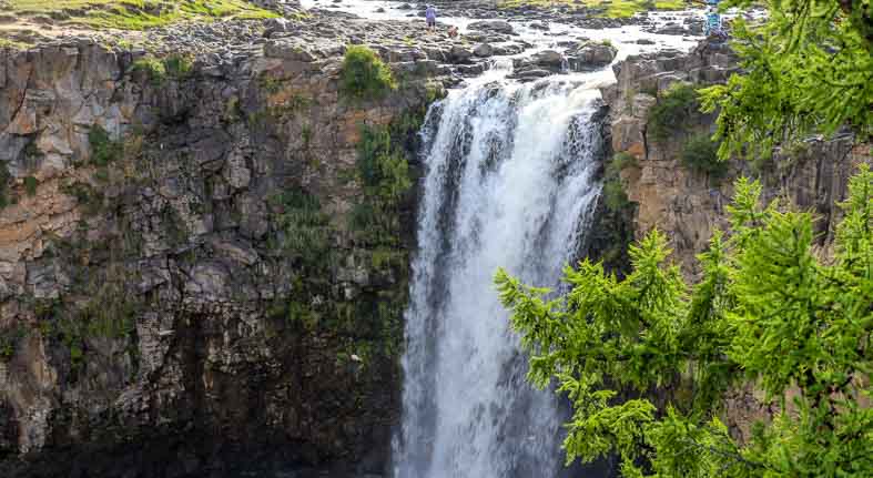 Ulaantsutgalan waterfall