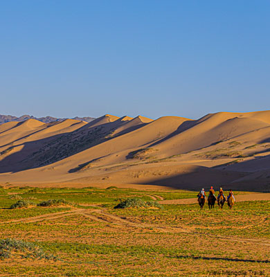 Mongolia khongor sand dunes